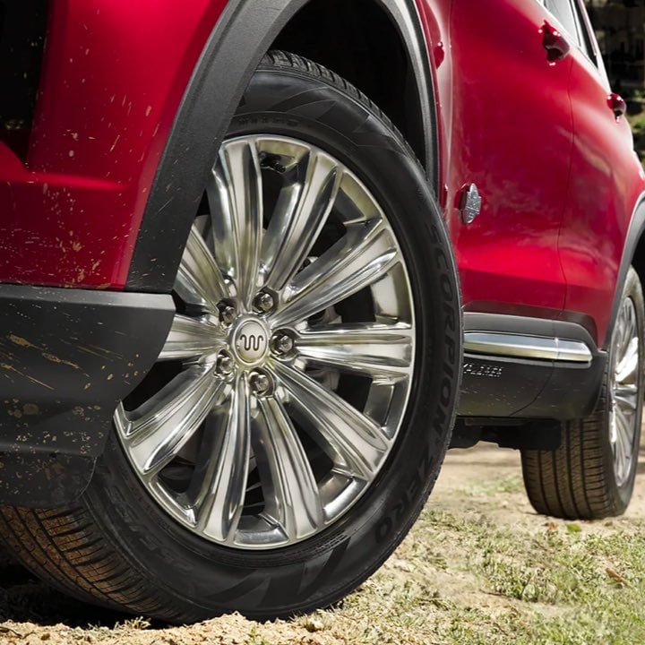 2021 Ford Explorer front wheel