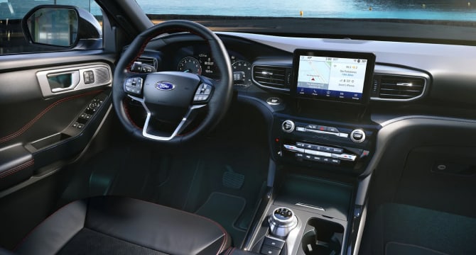 2022 Ford Explorer steering wheel & center console
