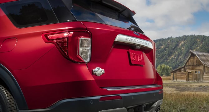 2022 Ford Explorer King Ranch tailgate in Rapid Red