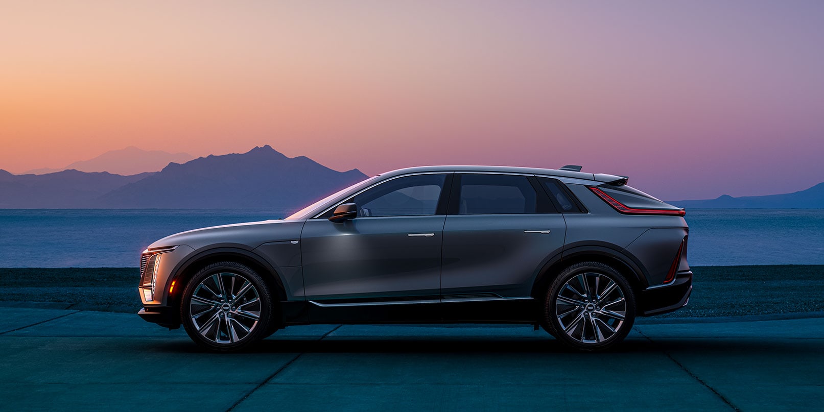 2023 Cadillac Lyriq drivers side profile