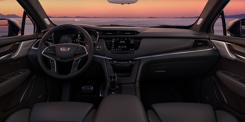 2023 Cadillac XT5 steering wheel and dash
