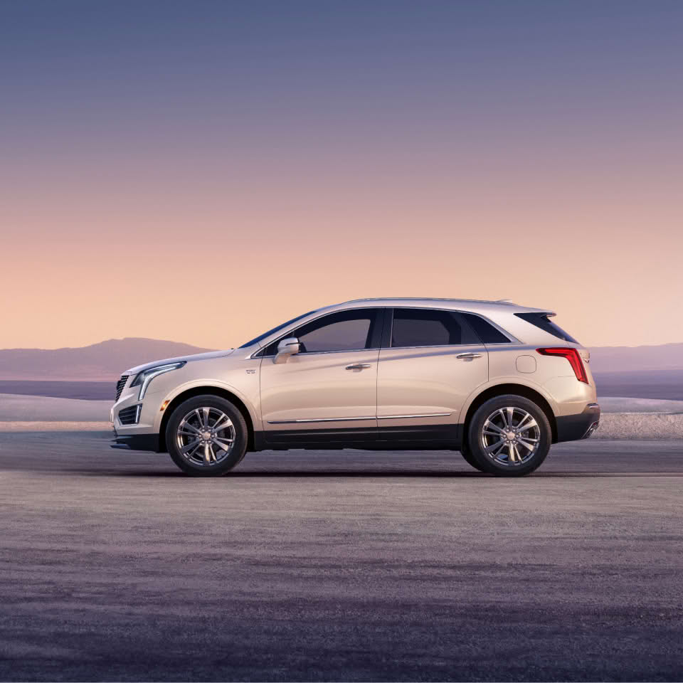 The Crystal White Tricoat Cadillac XT5 Parked During a Lovely Sunset