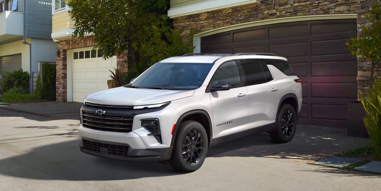 2025 Chevrolet Traverse parked in a driveway