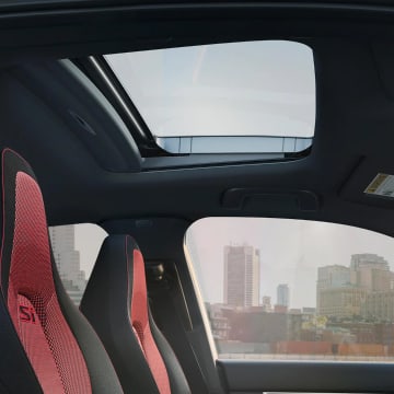 Interior of Civic Si seats and moonroof