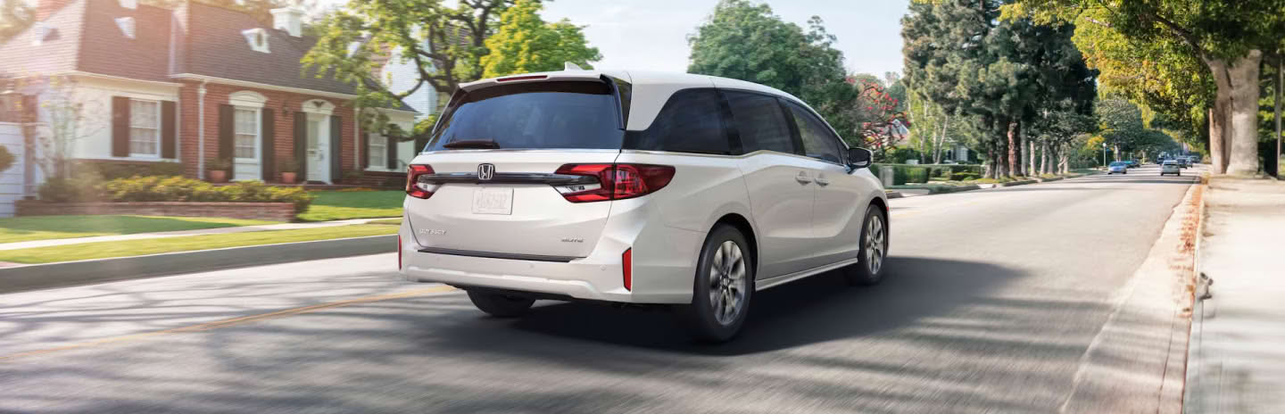Honda Odyssey white back right side view