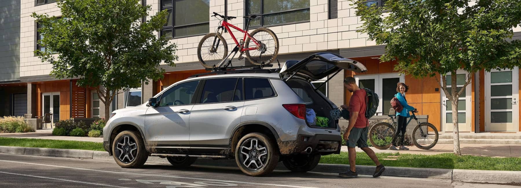 honda-odyssey-with-a-family-on-a-road-trip