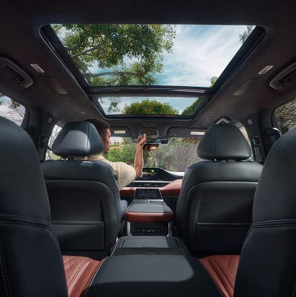 2026 INFINITI QX80 panoramic moonroof