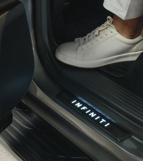INFINITI QX80 Interior 9