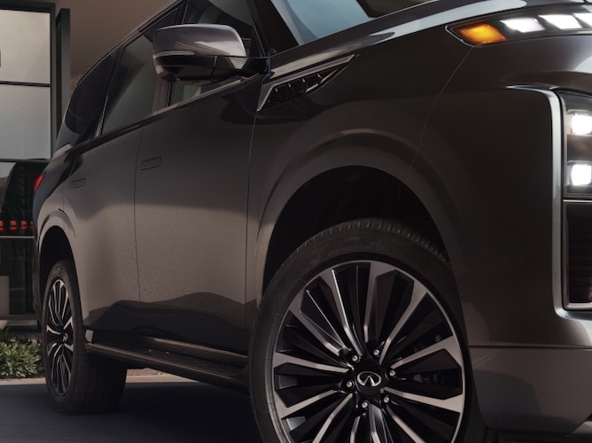 INFINITI QX80 Luxe