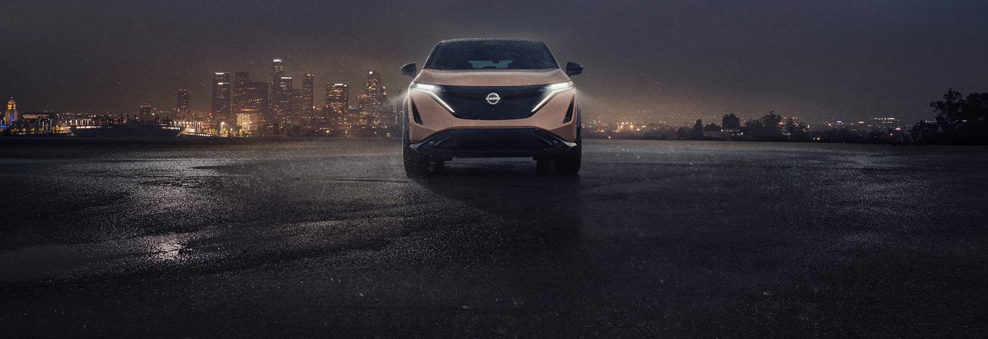Profile view of a Nissan rouge with mountain scenery