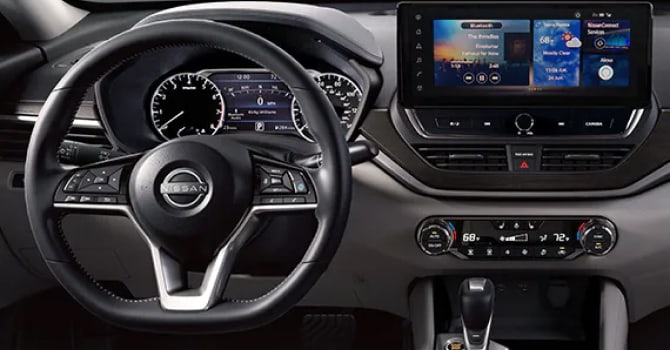 2023 Nissan Altima Steering Wheel and Dash