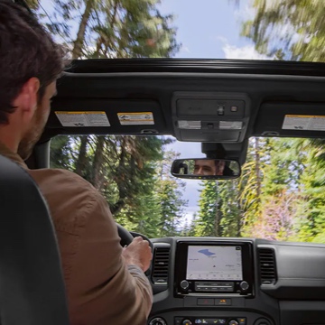 2022 Nissan Frontier interior