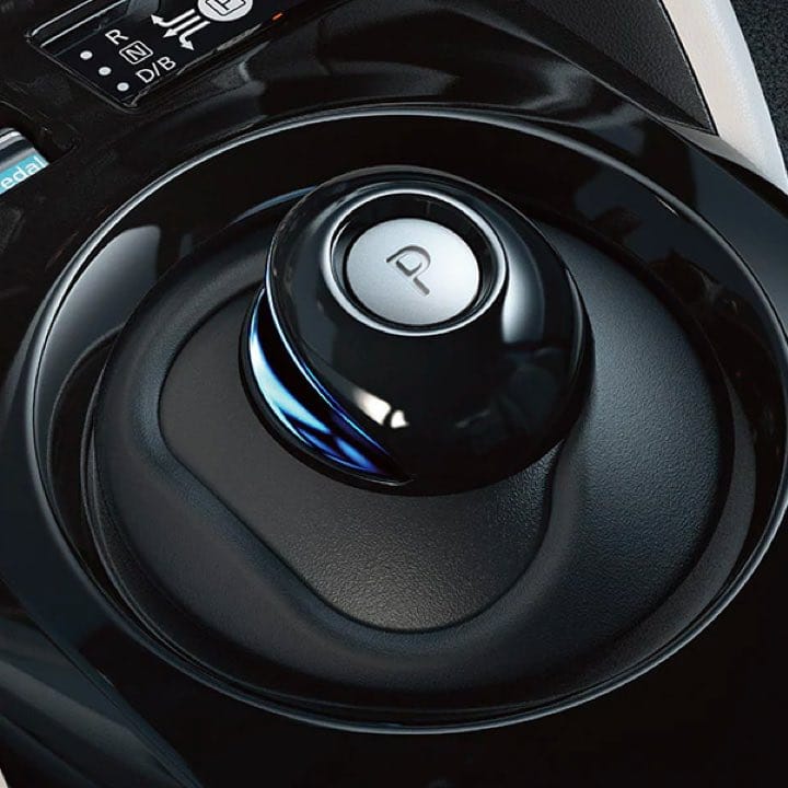 2021 Nissan LEAF center console control