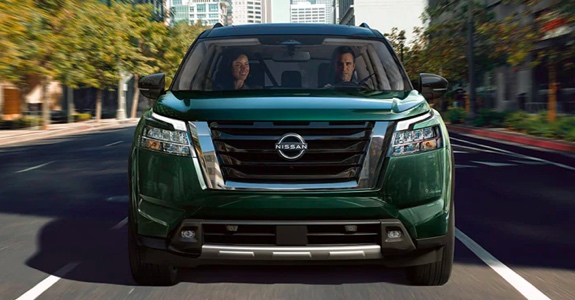 2022 Nissan Pathfinder front view