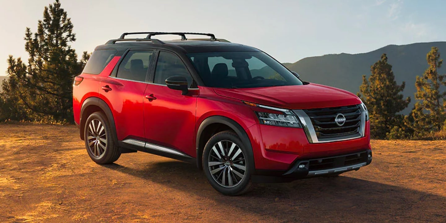 2022 Nissan Pathfinder in Scarlet Ember Tintcoat