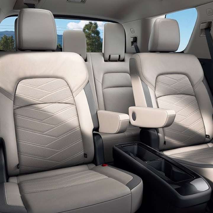 2022 Nissan Pathfinder white interior
